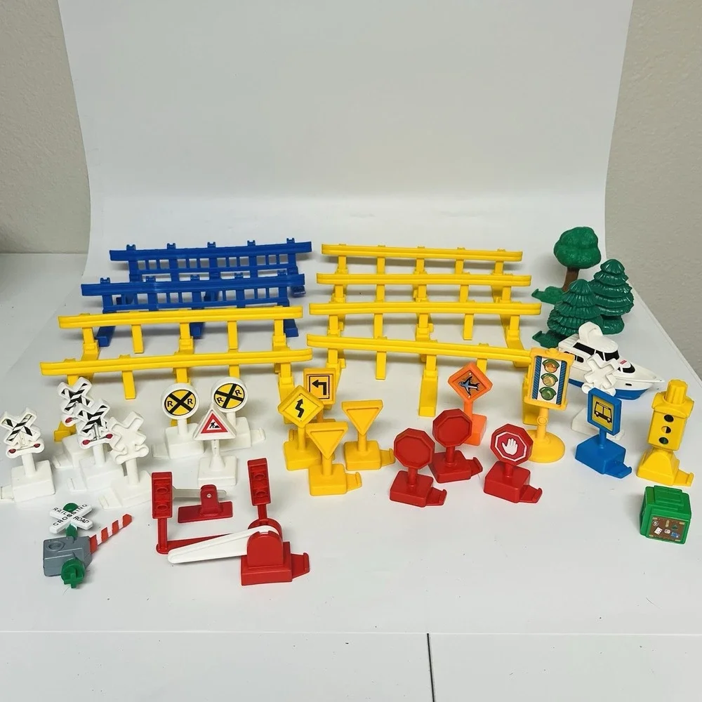 Vintage Fisher Price GeoTrax accessory & Guard Rail Lot‎